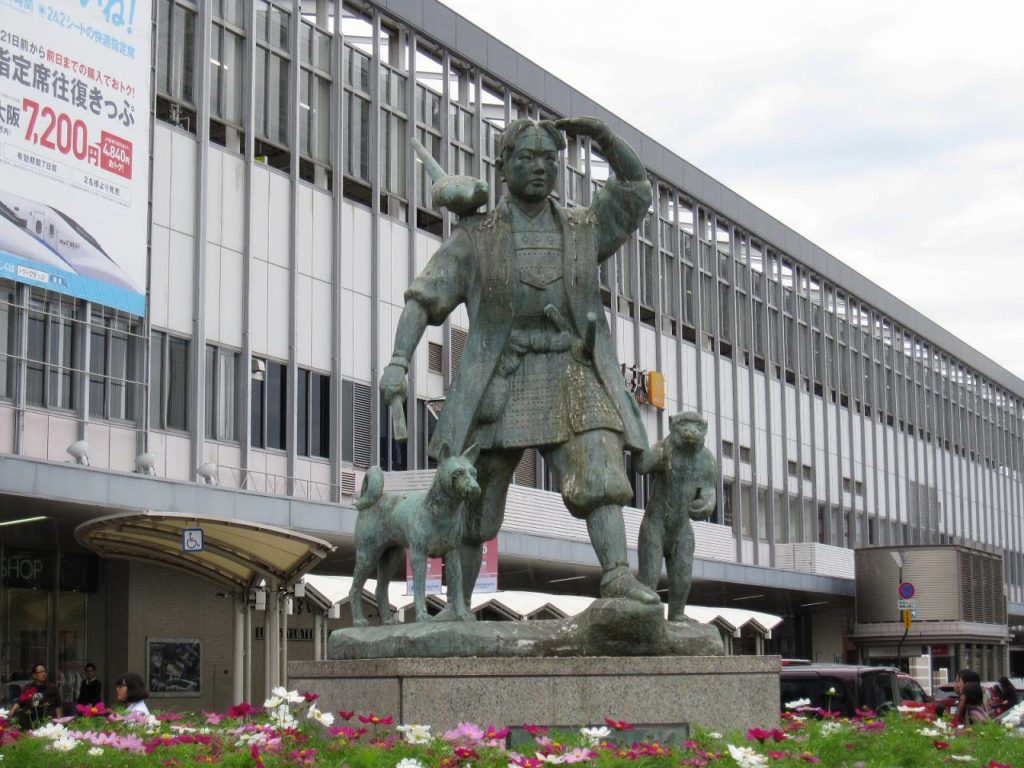 岡山駅の桃太郎像