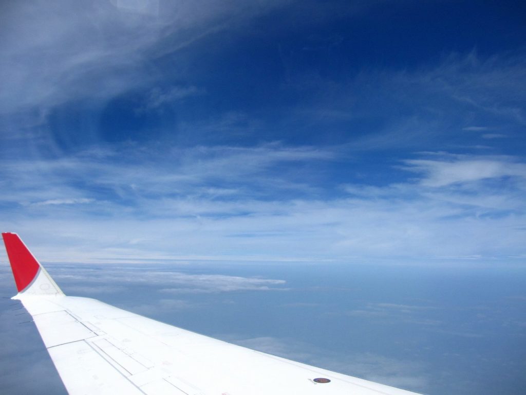 飛行機から眺めた空の景色